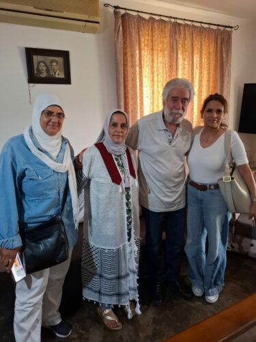 Georges Abdallah avec Dalal Shahrour et Nazira El Hajj, deux militantes des camps de réfugiés palestiniens de Beddawi et de Naher El Bared et Samaa Abu Sharar pour The Palestine Chronicle