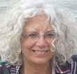 Rima Najjar est une Palestinienne dont la famille du côté paternel vient du village de Lifta dans la banlieue ouest de Jérusalem, dont les habitants ont été expulsés. C’est une militante, chercheuse et professeure retraitée de littérature anglaise, Université Al-Quds, en Cisjordanie occupée
