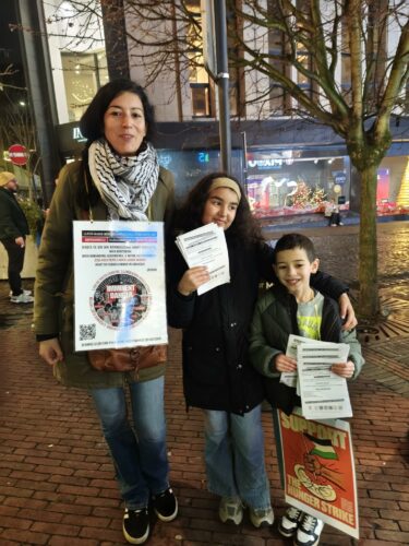 Action de sensibilisation dans le centre-ville de Charleroi en soutien aux grèves de la faim dans les prisons britanniques