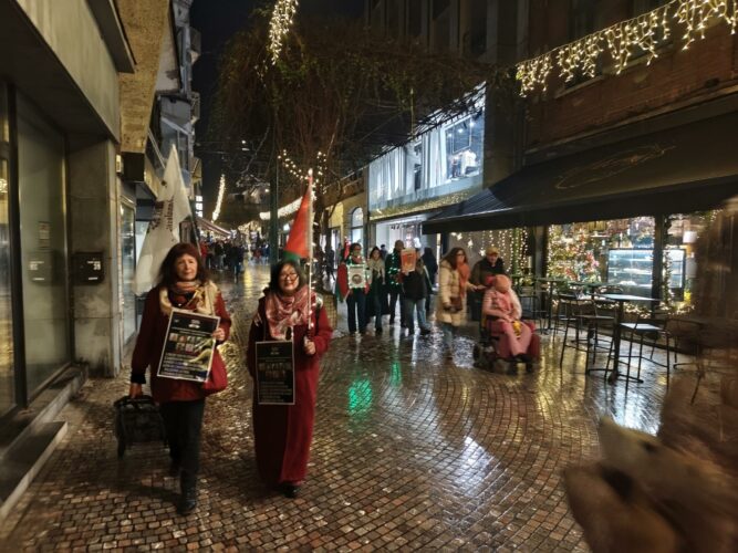 Action de sensibilisation dans le centre-ville de Charleroi en soutien aux grèves de la faim dans les prisons britanniques