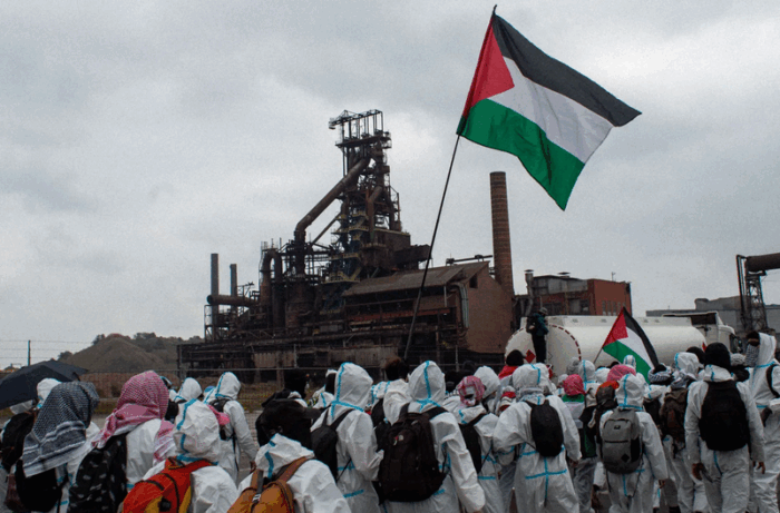 Action à Industeel. Crédit photo : @esther_colere