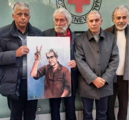 Semaine d’action pour la libération d’Ahmad Sa’adat. Photo : Georges Abdallah affiche son soutien à Ahmad Sa'adat.