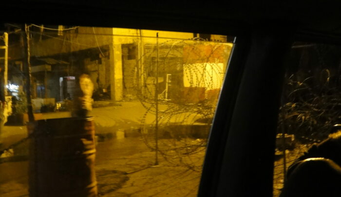 Un check-point dans le camp d'Aïn al-Helweh