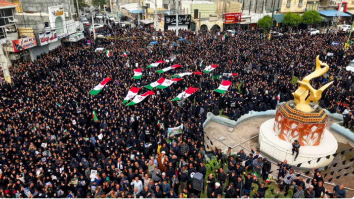 Trump a mal évalué l'Iran. Photo : les funérailles des 165 écolières et membres du personnel tués lors d'une attaque contre une école primaire à Minab