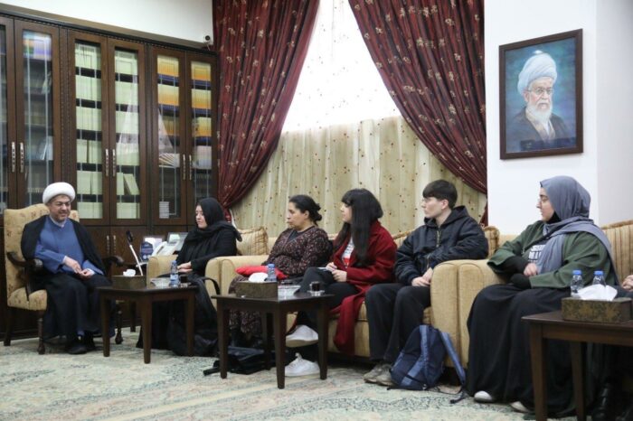 La délégation Mahmoud Farajallah pleure les martyr·es et dénonce la persistance de l’agression criminelle sioniste à l’encontre des peuples libanais et palestiniens. Photo : Rencontre avec le cheikh Sadiq Al-Nabulsi
