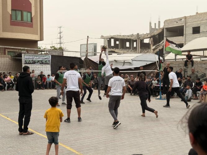 À Gaza, Samidoun organise un tournoi de volley-ball avec des prisonniers libérés afin de célébrer la Journée des Prisonniers palestiniens