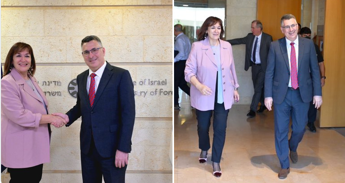 TEVA, le premier fabricant israélien de médicaments se prétend hollandais. Photo : Kaja Kallas, la responsable de la politique étrangère de l'UE et Gideon Saar, ministre israélien des Affaires étrangères