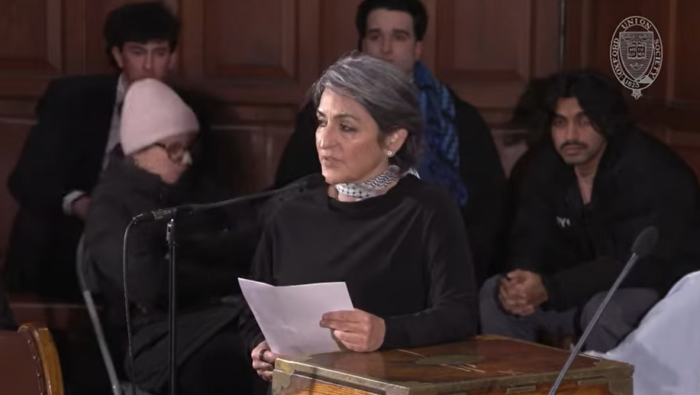 Capture d'écran de la vidéo ci-dessous de l'intervention de Susan Abulhawa à Oxford Union