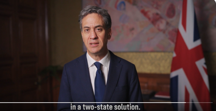 Le ministre des Affaires étrangères de la Grande-Bretagne, Ed Miliband, a réaffirmé son engagement envers Israël, qui n'en poursuit pas moins son génocide contre Gaza.